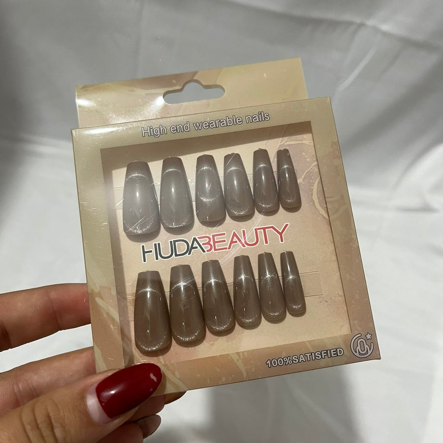Uñas press on ojo de gato hudabeauty