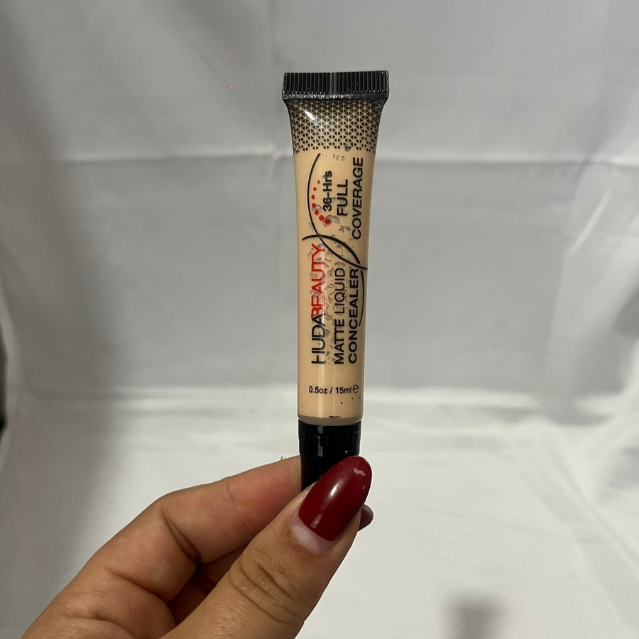Corrector matte  hudabeauty tono 02