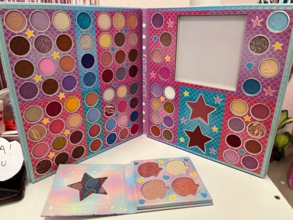 Paleta de sombras 86 tonos+ iluminadores y labiales